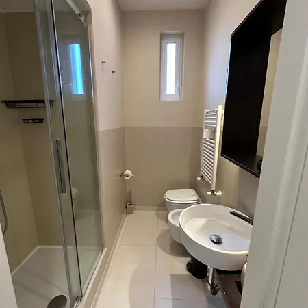 Domus Symmetrie Apartment *