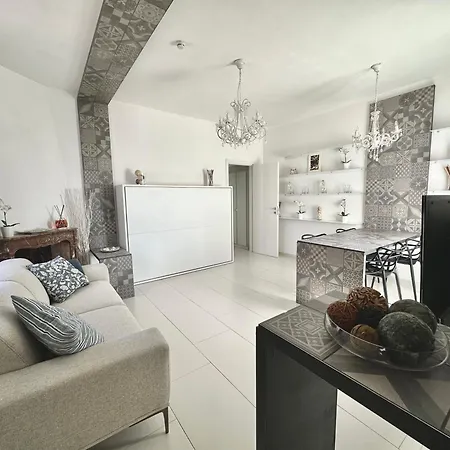 Apartment Domus Symmetrie