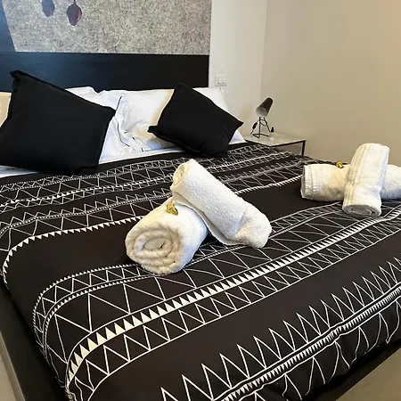 Domus Symmetrie Lejlighed Rom